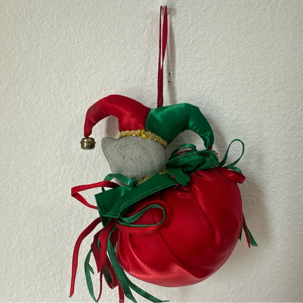 Vintage porcelain cat ornament: cat head jester harlequin mardi gras red /green - Picture 3 of 4